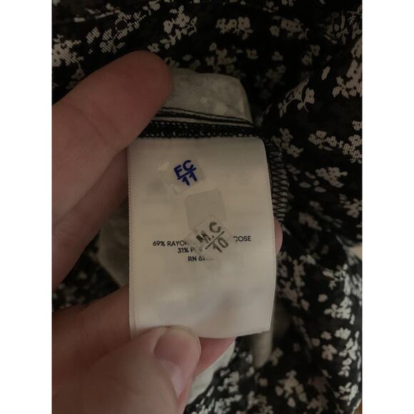 Lands End Black And White Floral XLT Pocket Tshirt - Picture 7 of 8